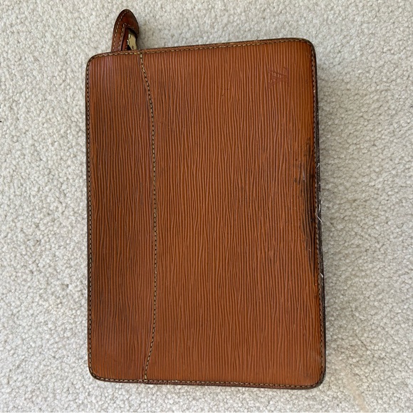 Lv clutch for friend! - Picture 1 of 7